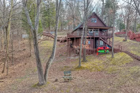 565 Lakeshore Dr N, Goreville, IL 62939