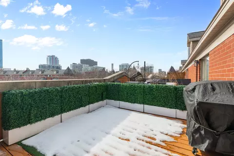 Exterior - 326 E 18th St, Chicago, IL 60616 photo 3 of 4