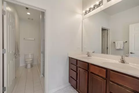 Bath - 326 E 18th St, Chicago, IL 60616 photo 2 of 3