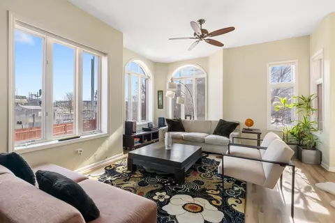 Living - 326 E 18th St, Chicago, IL 60616 photo 1 of 3