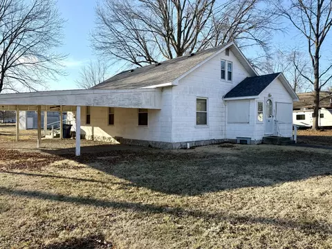 809 S Odle St, West Frankfort, IL 62896