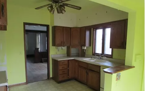 Kitchen - 408 43rd St, Moline, IL 61265 photo 1 of 2