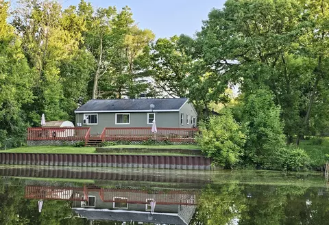 170 Hilldale Ln, Port Barrington, IL 60010