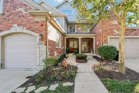 1209 W Charles Ln, Westmont, IL 60559