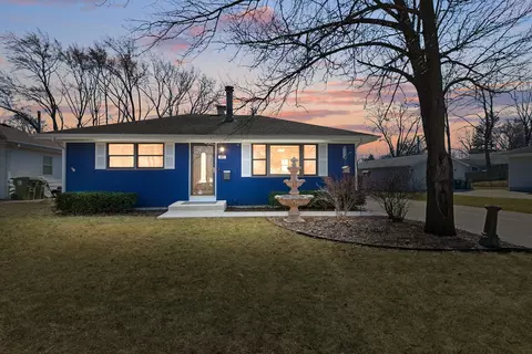 417 Lawrence Ave, Grayslake, IL 60030