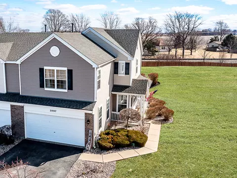 25047 Clare Cir, Manhattan, IL 60442
