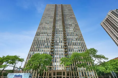 1660 N La Salle Dr #811, Chicago, IL 60614