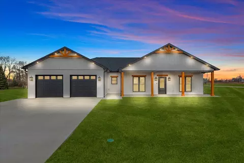 14 Willow St, Bethany, IL 61914