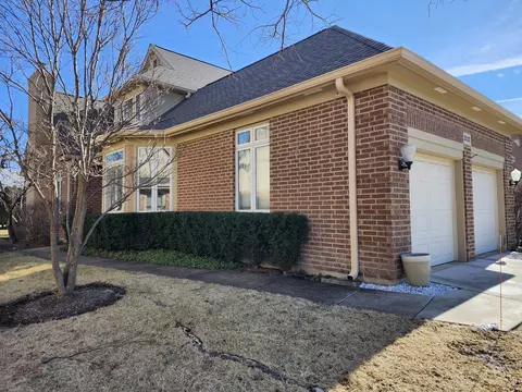 2537 Windrush Ln, Northbrook, IL 60062 photo 2