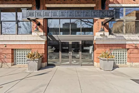 1040 W Adams St #122, Chicago, IL 60607