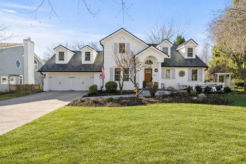 1020 S Grove Ave, Barrington, IL 60010