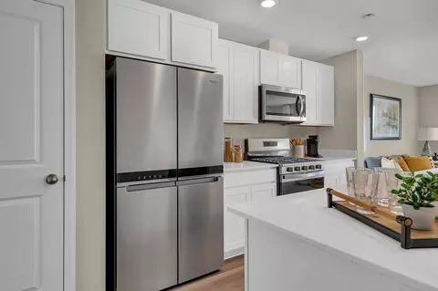 Kitchen - 1332 Foxglove Dr, Bartlett, IL 60103 photo 4 of 6
