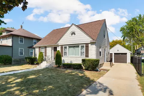 706 Geneva St, West Dundee, IL 60118