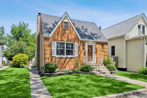 4714 W Warwick Ave, Chicago, IL 60641