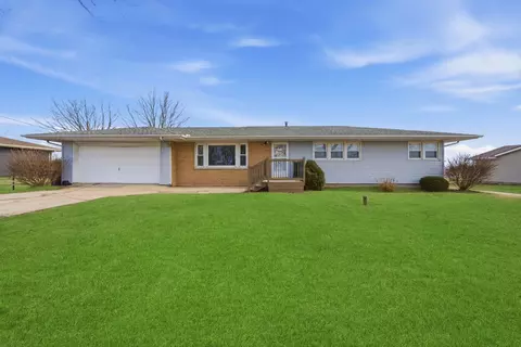 5545 S State Route 1, Saint Anne, IL 60964