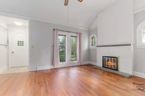 Living - 117 E Washington Ave, Lake Bluff, IL 60044 photo 3 of 6