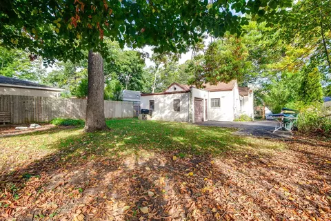 Exterior - 117 E Washington Ave, Lake Bluff, IL 60044 photo 8 of 9