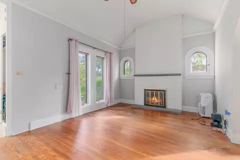 Living - 117 E Washington Ave, Lake Bluff, IL 60044 photo 2 of 6