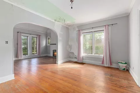 Living - 117 E Washington Ave, Lake Bluff, IL 60044 photo 5 of 6