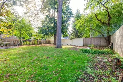 Exterior - 117 E Washington Ave, Lake Bluff, IL 60044 photo 6 of 9