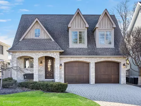 236 Holmes Ave, Clarendon Hills, IL 60514
