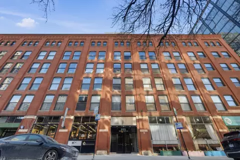 225 W Huron St #313, Chicago, IL 60654