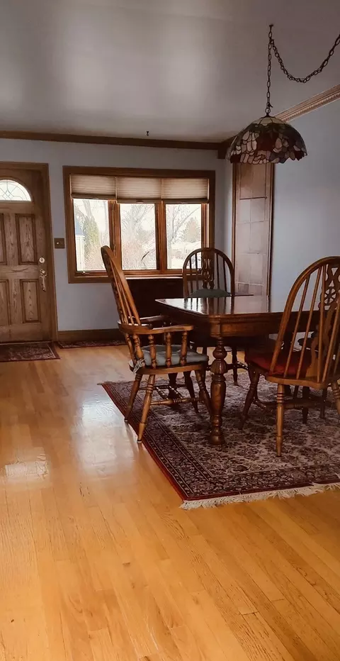 Dining - 1445 Everett Ave, Des Plaines, IL 60018 photo 2 of 2