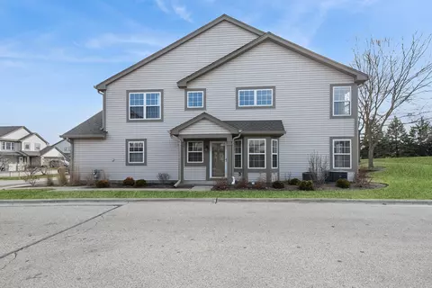 961 Sumac Ct, Lindenhurst, IL 60046