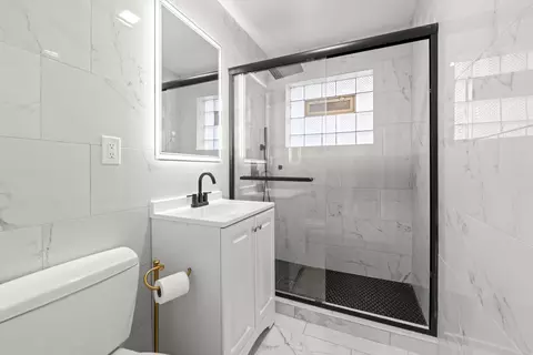 Bath - 4635 S Keating Ave, Chicago, IL 60632 photo 1 of 2