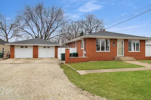 25010 S Canal St, Channahon, IL 60410