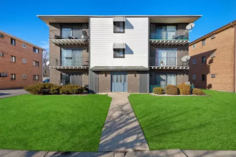 7242 W 86th St #3A, Bridgeview, IL 60455
