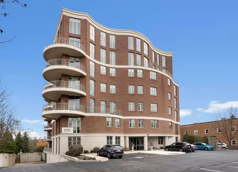 520 S Washington St #304, Naperville, IL 60540