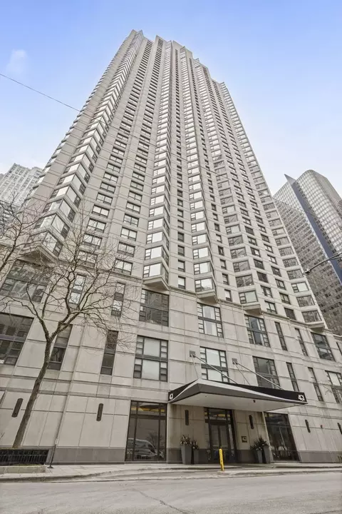 401 E Ontario St #3102, Chicago, IL 60611