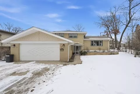 10025 S 86th Ct, Palos Hills, IL 60465