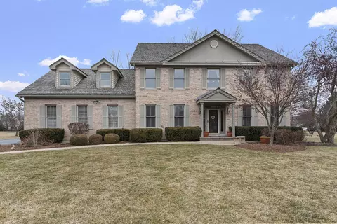 18024 W Pond Ridge Cir, Gurnee, IL 60031