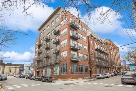 824 W Superior St #303, Chicago, IL 60642