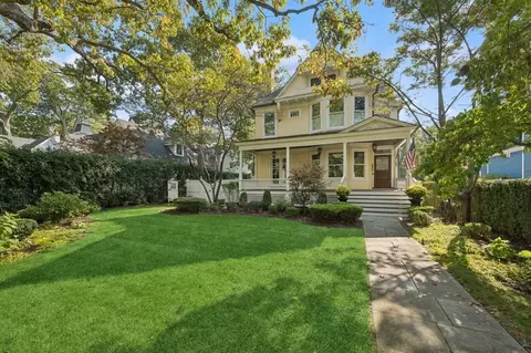 815 Lake Ave, Wilmette, IL 60091