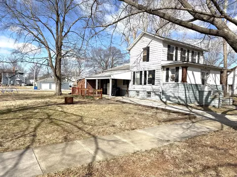532 S Maple St, Centralia, IL 62801 photo 2