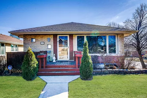5767 W 97th St, Oak Lawn, IL 60453
