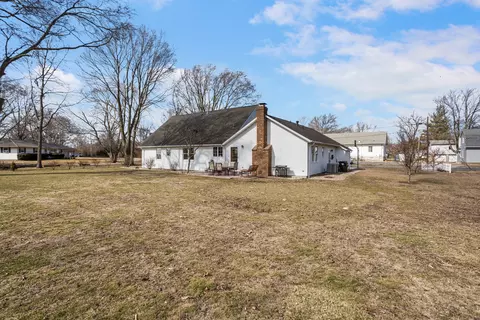 Exterior - 101 E Mansfield St, Bement, IL 61813 photo 4 of 9