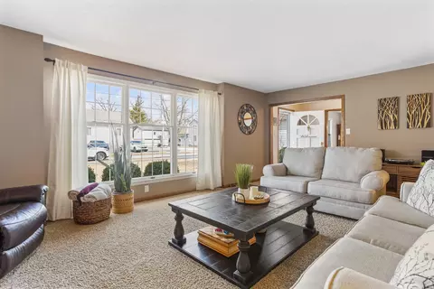Living - 101 E Mansfield St, Bement, IL 61813 photo 3 of 4