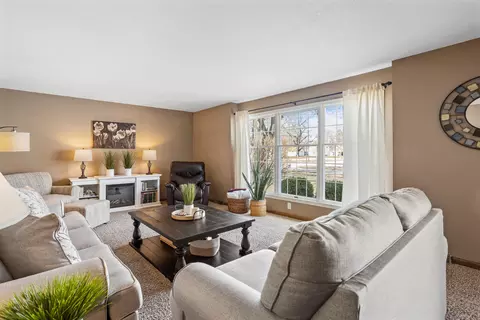 Living - 101 E Mansfield St, Bement, IL 61813 photo 1 of 4