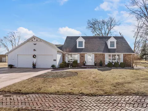 101 E Mansfield St, Bement, IL 61813