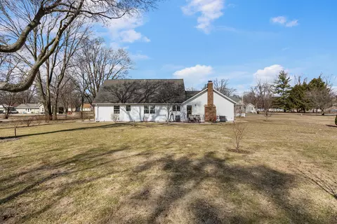 Exterior - 101 E Mansfield St, Bement, IL 61813 photo 3 of 9