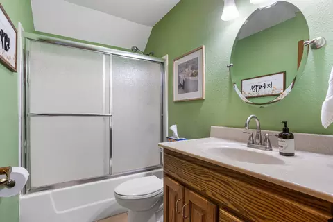 Bath - 101 E Mansfield St, Bement, IL 61813 photo 2 of 2