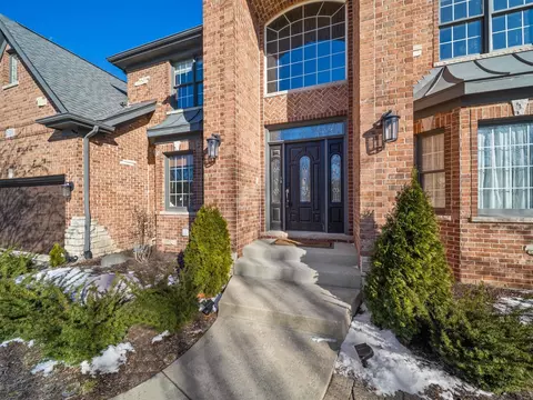 13203 Skyline Dr, Plainfield, IL 60585 photo 2