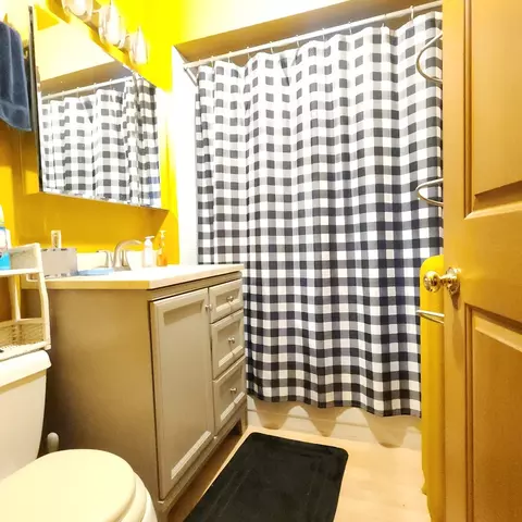 Bath - Undisclosed, Chicago, IL 60643 photo 1 of 1