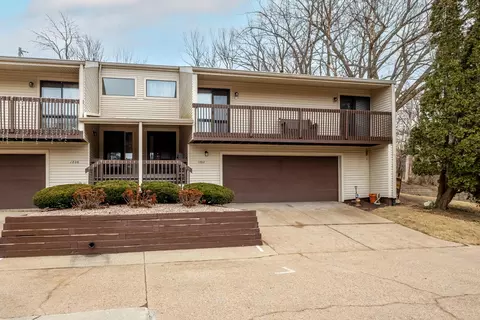 1208 35th Street Dr #M, Moline, IL 61265
