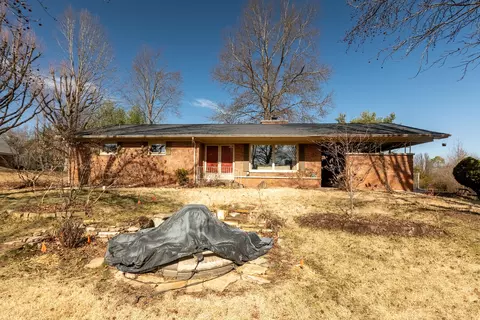 220 Kane Dr, Herrin, IL 62948