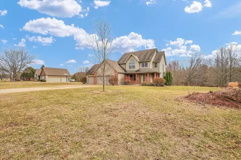 11 Long Grove Dr, Monticello, IL 61856